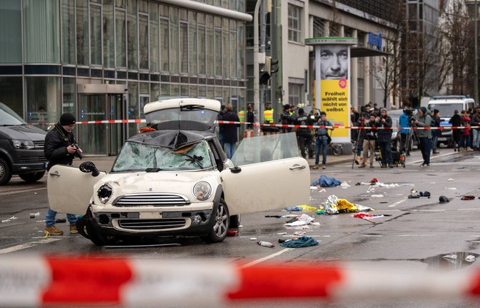 Das Tatfahrzeug der Amokfahrt in München.<span class='image-autor'>Foto: IMAGO/Bihlmayerfotografie/IMAGO/Michael Bihlmayer</span>