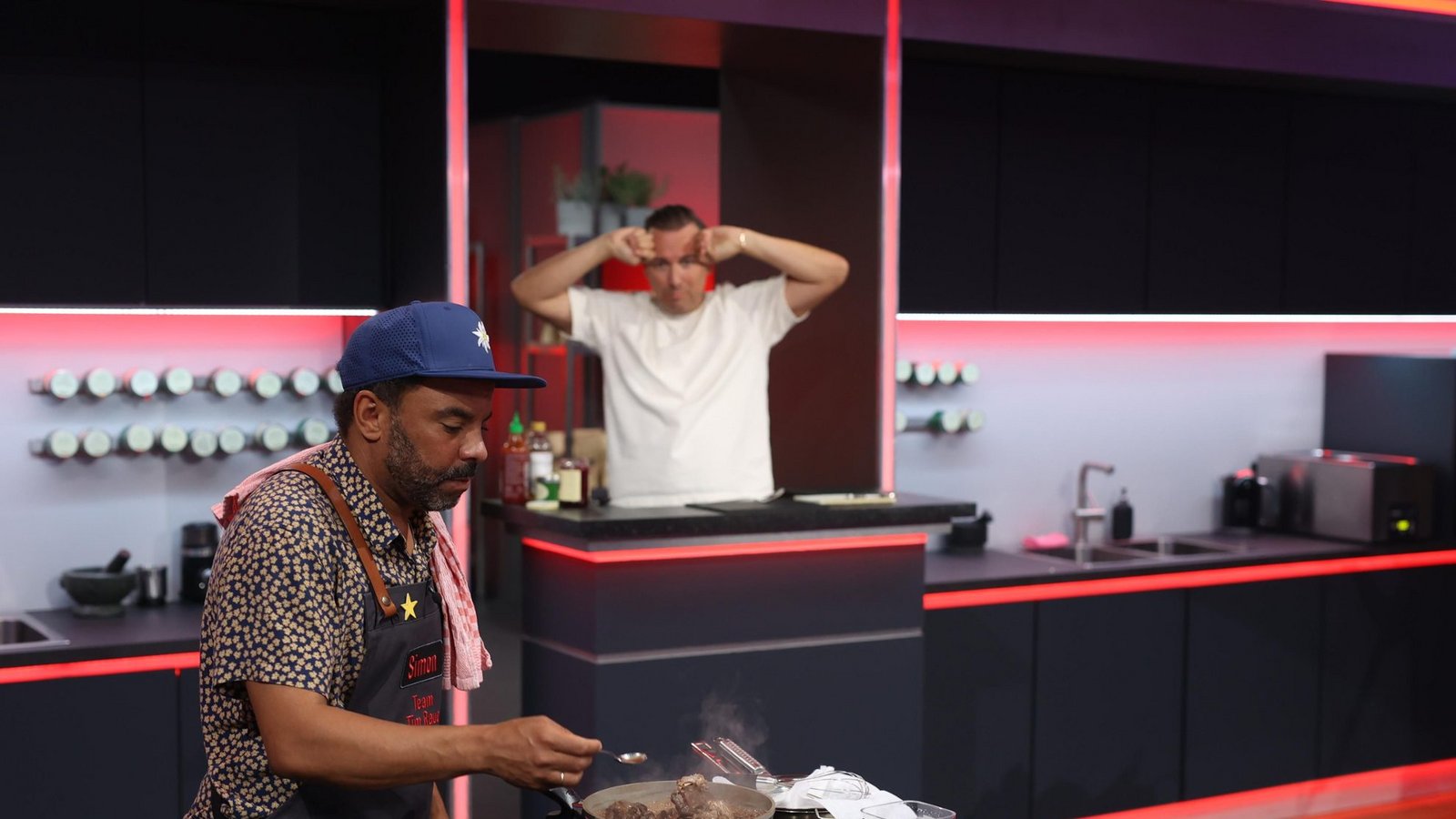 Wer fliegt in Folge 3 von Promi Taste raus?Foto: Joyn / Benedikt Müller