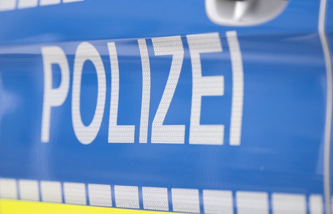 Die Polizei sucht mit einer Personenbeschreibung nach den Tatverdächtigen. (Symbolfoto)<span class='image-autor'>Foto: dpa/Boris Roessler</span>