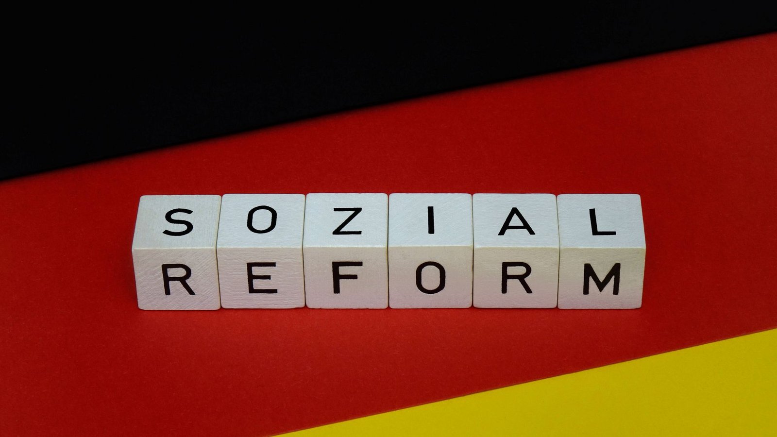 Wenn der Sozialstaat nicht grundlegend reformiert wird, kommt es in nicht allzu ferner Zukunft zu einem finanziellen Kollaps.Foto: Imago/Steinach