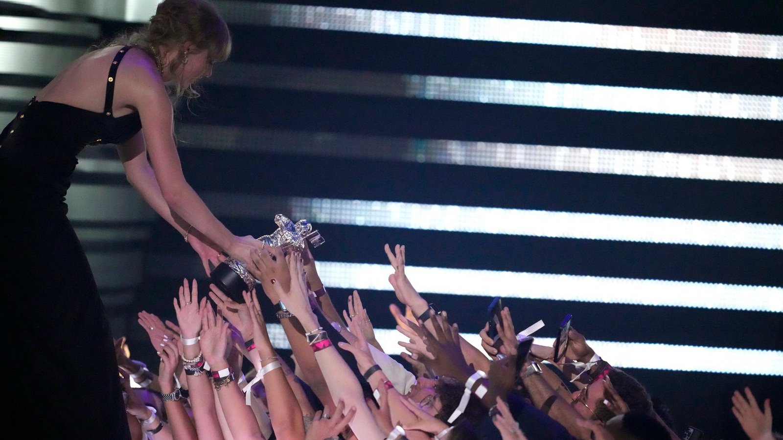 Der Star des Abends: Taylor Swift räumte bei den VMA's 2023 gleich mehrere Preise ab.Foto: Charles Sykes/Invision/AP/dpa