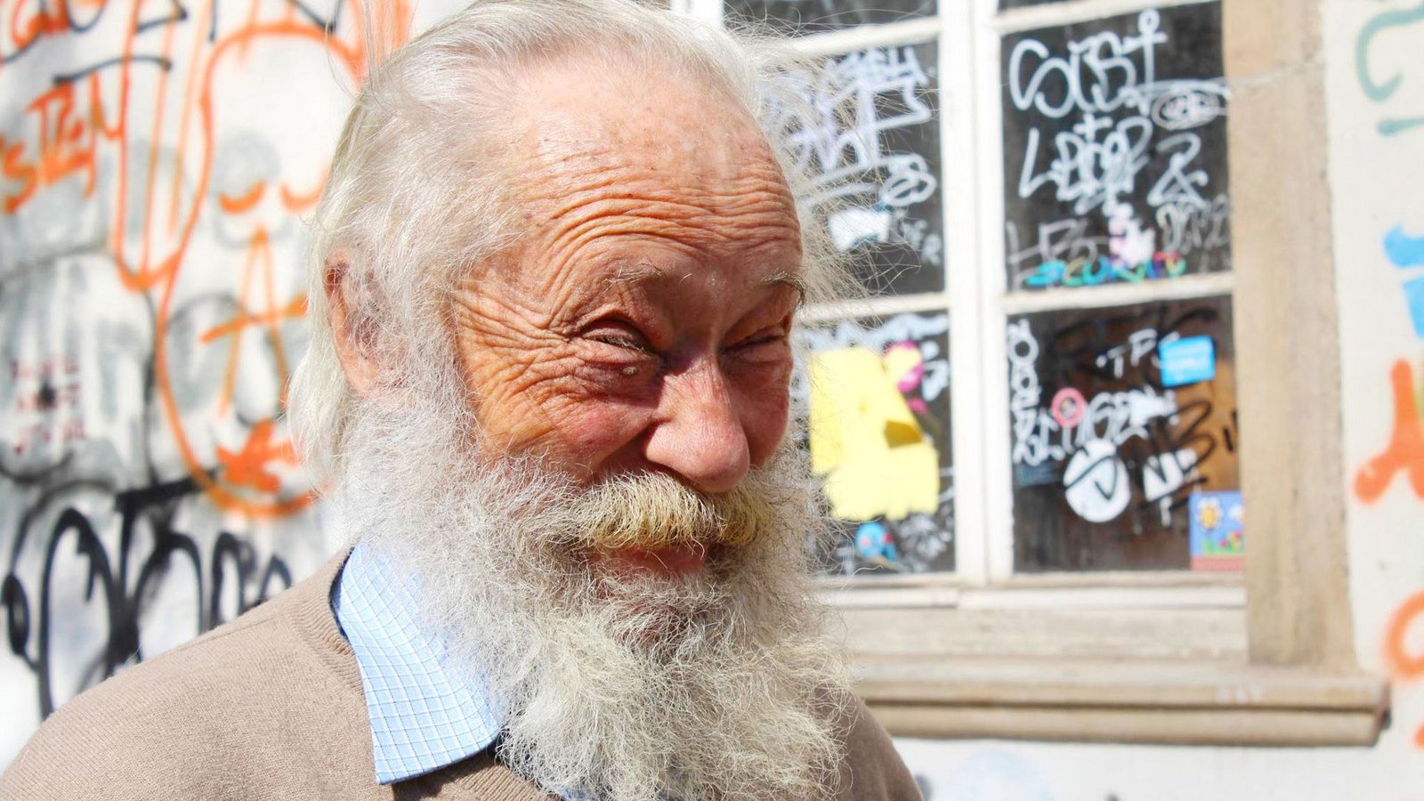 James Hope vor seinem HausFoto: /privat James Hope vor seinem HausFoto: /privat