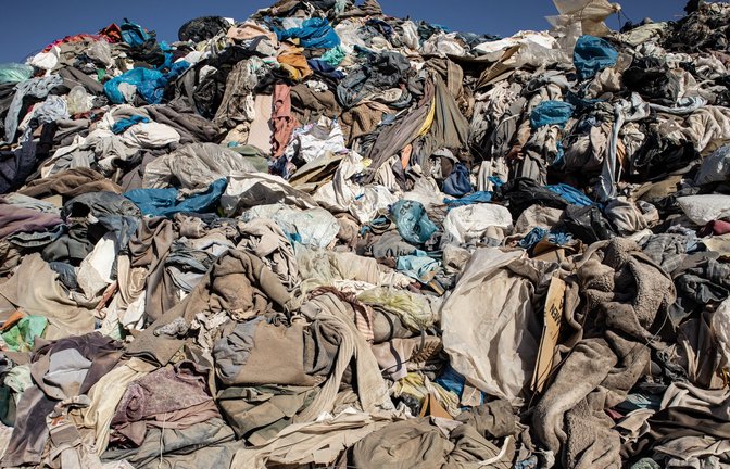 Nach Angaben der EU-Behörde fallen Millionen Tonnen Textilabfälle an, von denen aber nur ein Teil recycelt wird. (Archivfoto)<span class='image-autor'>Foto: Antonio Cossio/dpa</span>