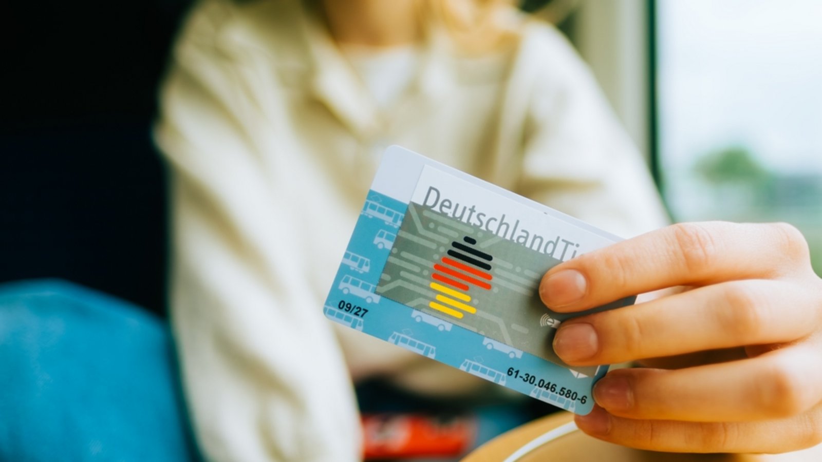Aus dem 49-Euro-Ticket wird das 58-Euro-Ticket.Foto: nikkimeel / shutterstock.com Aus dem 49-Euro-Ticket wird das 58-Euro-Ticket.Foto: nikkimeel / shutterstock.com