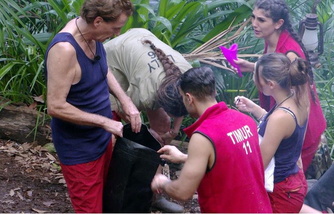 Die Campbewohner müssen zur Strafe ihre Luxusartikel abgeben.<span class='image-autor'>Foto: RTL/Folge 18_005</span>
