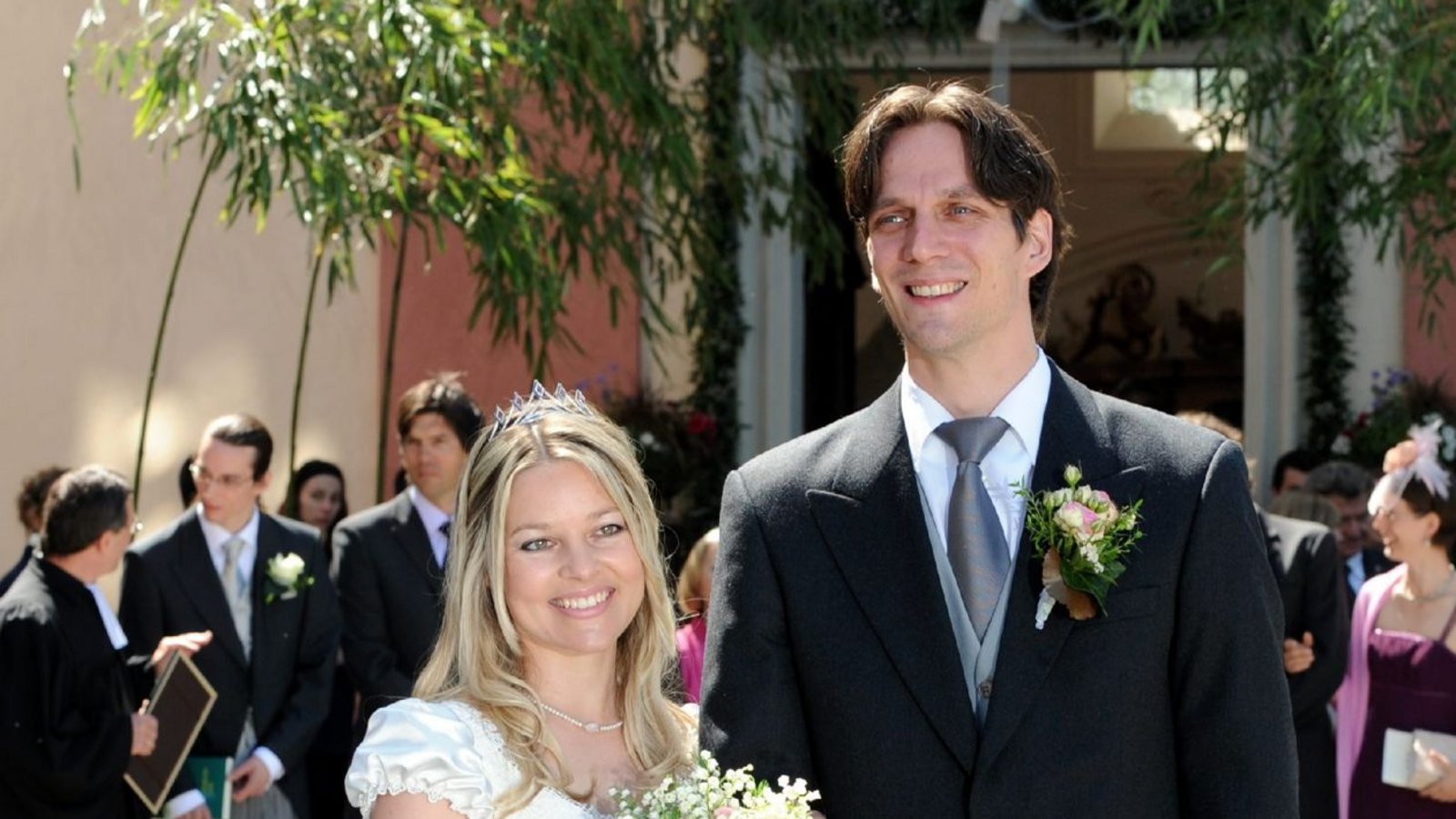 Graf Björn heiratete 2009 die Österreicherin Sandra Angerer. Im vergangenen Jahr gab das Paar seine Trennung bekannt.Foto: dpa Graf Björn heiratete 2009 die Österreicherin Sandra Angerer. Im vergangenen Jahr gab das Paar seine Trennung bekannt.Foto: dpa