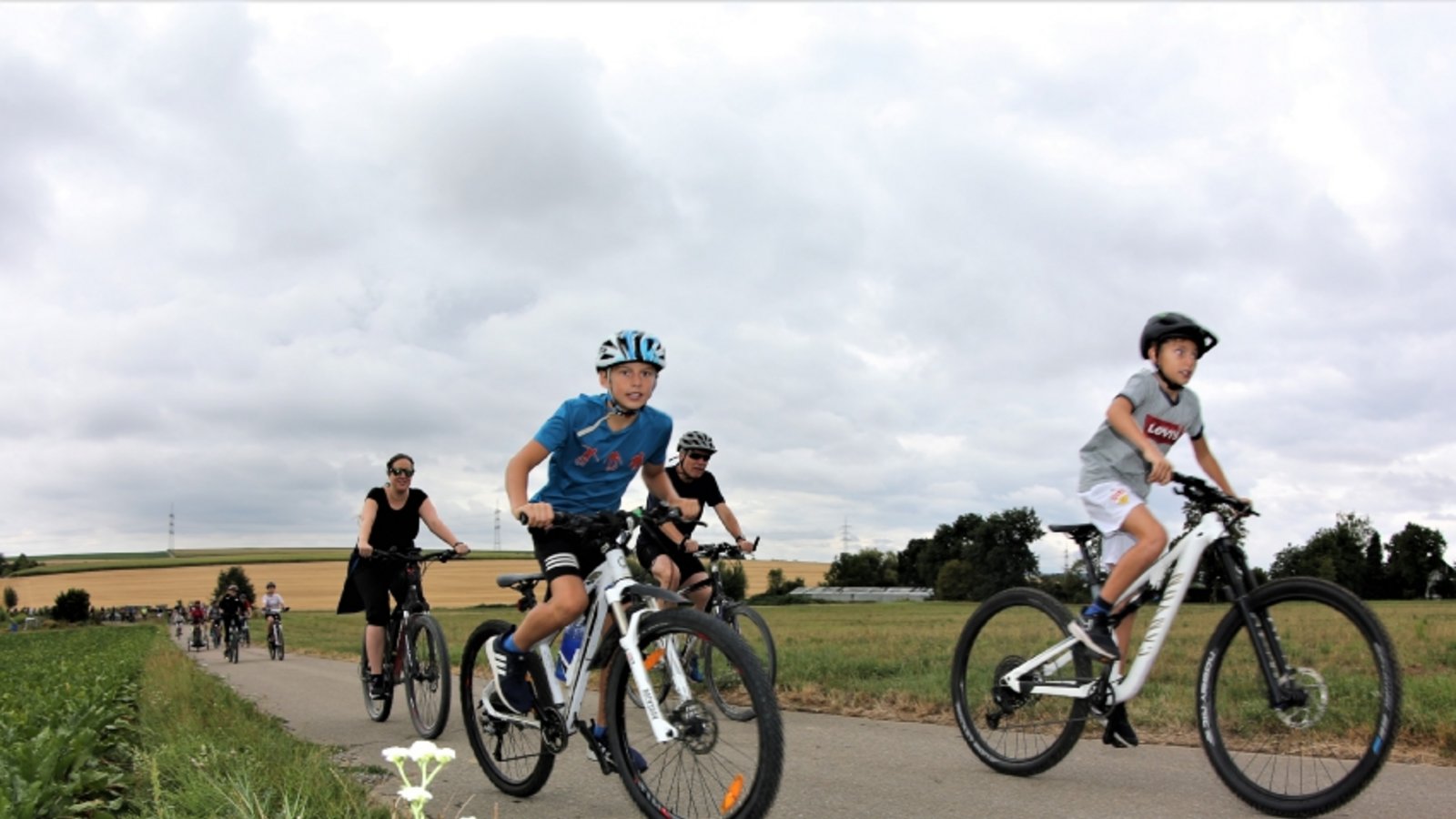 S-VKZ-Tour 2022 Radler rkü Radfahrer Radtour zwischen Start am Stromberg-Gymnasium und dem Kreisverkehr Kreisel bei Kleinglattbach