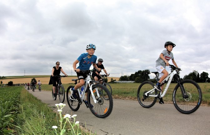 S-VKZ-Tour 2022 Radler rkü Radfahrer Radtour zwischen Start am Stromberg-Gymnasium und dem Kreisverkehr Kreisel bei Kleinglattbach