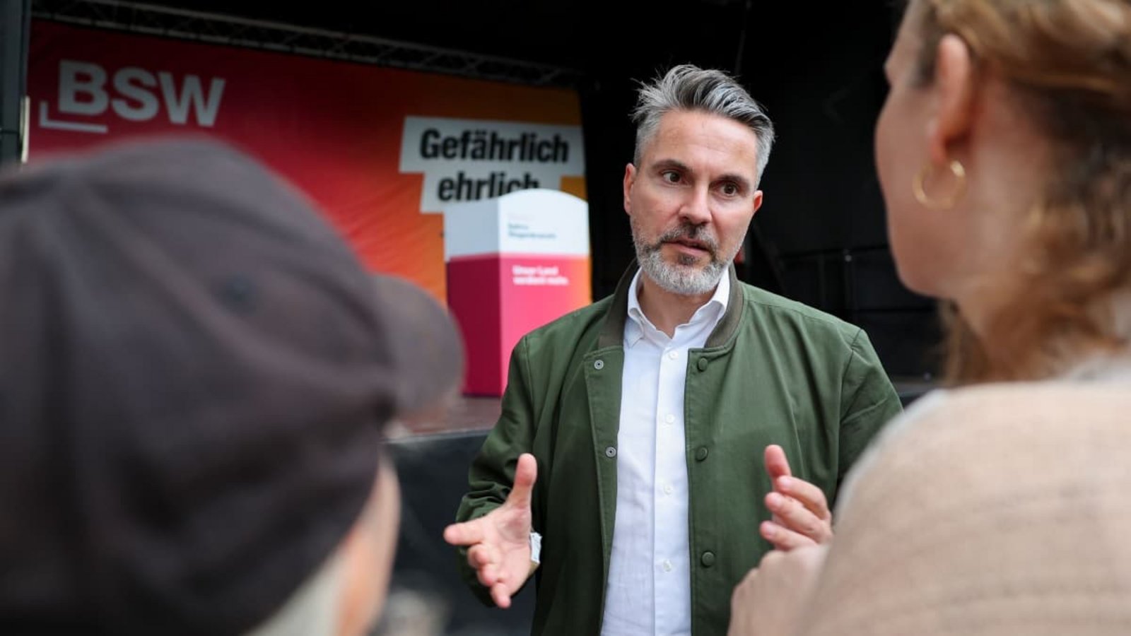 Fabio De Masi (BSW), Parteivorsitzender, spricht beim Wahlkampfabschluss des BSW mit Sympathisanten. Bei der Ministerpräsidentenwahl in Sachsen-Anhalt kann die AfD nach dem Willen der BSW-Spitze weiterhin nicht auf BSW-Stimmen zählen (Archivfoto).Jan Woitas/dpa Fabio De Masi (BSW), Parteivorsitzender, spricht beim Wahlkampfabschluss des BSW mit Sympathisanten. Bei der Ministerpräsidentenwahl in Sachsen-Anhalt kann die AfD nach dem Willen der BSW-Spitze weiterhin nicht auf BSW-Stimmen zählen (Archivfoto).Jan Woitas/dpa