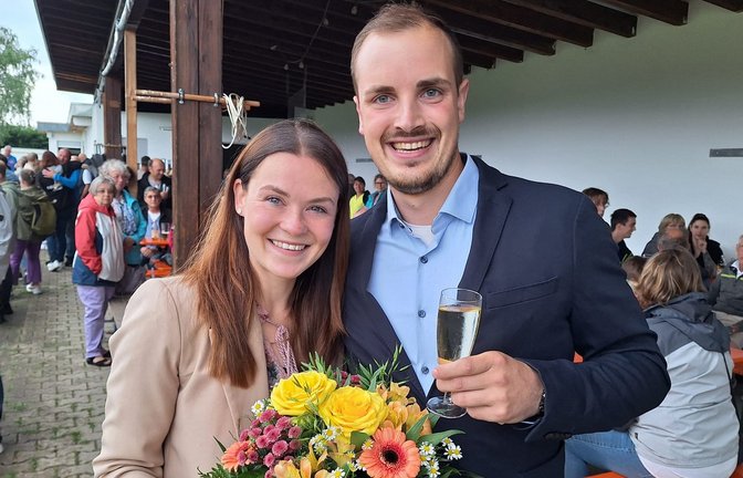 So fing es an: Ron Keller wird im Juni zum Bürgermeister von Oberriexingen gewählt. Das freut auch seine Frau Fabienne.  Archivfoto: Banholzer
