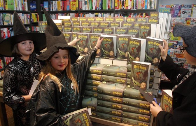 Ein Buchladen? Zu Zeiten der Harry-Potter-Euphorie auch für junge Menschen ein Ziel. 2025 sind die Buchkäufe in der Altersgruppe der 10- bis 15-Jährigen eingebrochen.<span class='image-autor'>imago/Thomas Frey</span>