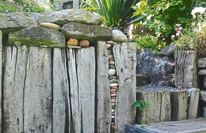 Tipp für Urlaubsmitbringsel: Im Garten von Hildegard und Falko Broszius in Gündelbach haben die Steine vom Strand auf Rügen eine neue Heimat gefunden.