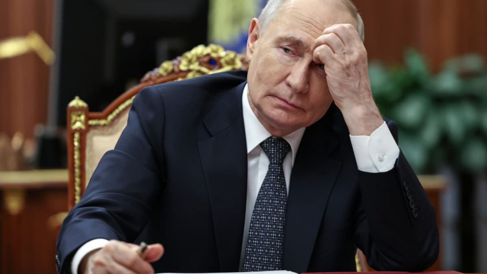 Geht hart gegen Kritiker vor: Russlands Präsident Wladimir PutinAlexander Kazakov/Sputnik Kremlin Pool via AP/dpa