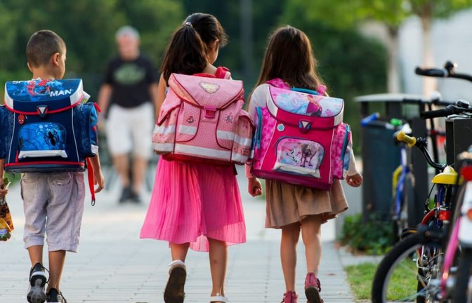 Kinder sollen ihren Schulweg möglichst selbstständig meistern – aber dafür muss er sicher sein.<span class='image-autor'>Monika Skolimowska/dpa-tmn/dpa</span>