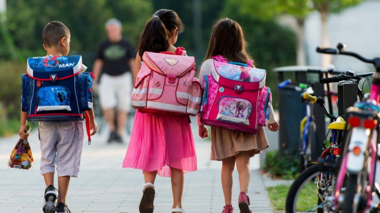 Kinder sollen ihren Schulweg möglichst selbstständig meistern – aber dafür muss er sicher sein.Monika Skolimowska/dpa-tmn/dpa