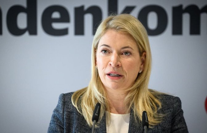 Evelyn Palla, Vorstandsvorsitzende der Deutschen Bahn AG, rechnet in Zukunft mit zwei, bei besonderen technischen Notwendigkeiten auch drei Generalsanierungen pro Jahr.<span class='image-autor'>Bernd von Jutrczenka/dpa</span>