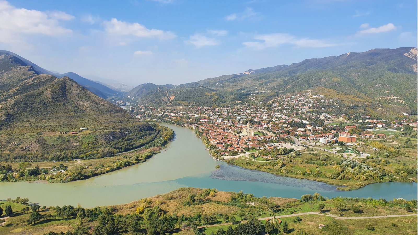 Mzcheta, die alte Hauptstadt des Iberischen Königreichs am Zusammenfluss der Flüsse Kura und Aragvi, liegt etwa 20 Kilometer nördlich von Tiflis in Georgien.Foto: © Harald Ringbauer Mzcheta, die alte Hauptstadt des Iberischen Königreichs am Zusammenfluss der Flüsse Kura und Aragvi, liegt etwa 20 Kilometer nördlich von Tiflis in Georgien.Foto: © Harald Ringbauer