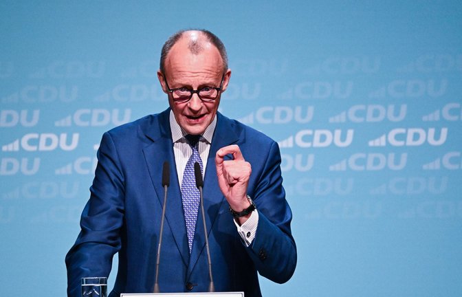 Der CDU-Bundesvorsitzende Friedrich Merz sprach am Freitagabend in der Carl-Benz-Arena in Stuttgart.<span class='image-autor'>Foto: dpa/Bernd Weißbrod</span>