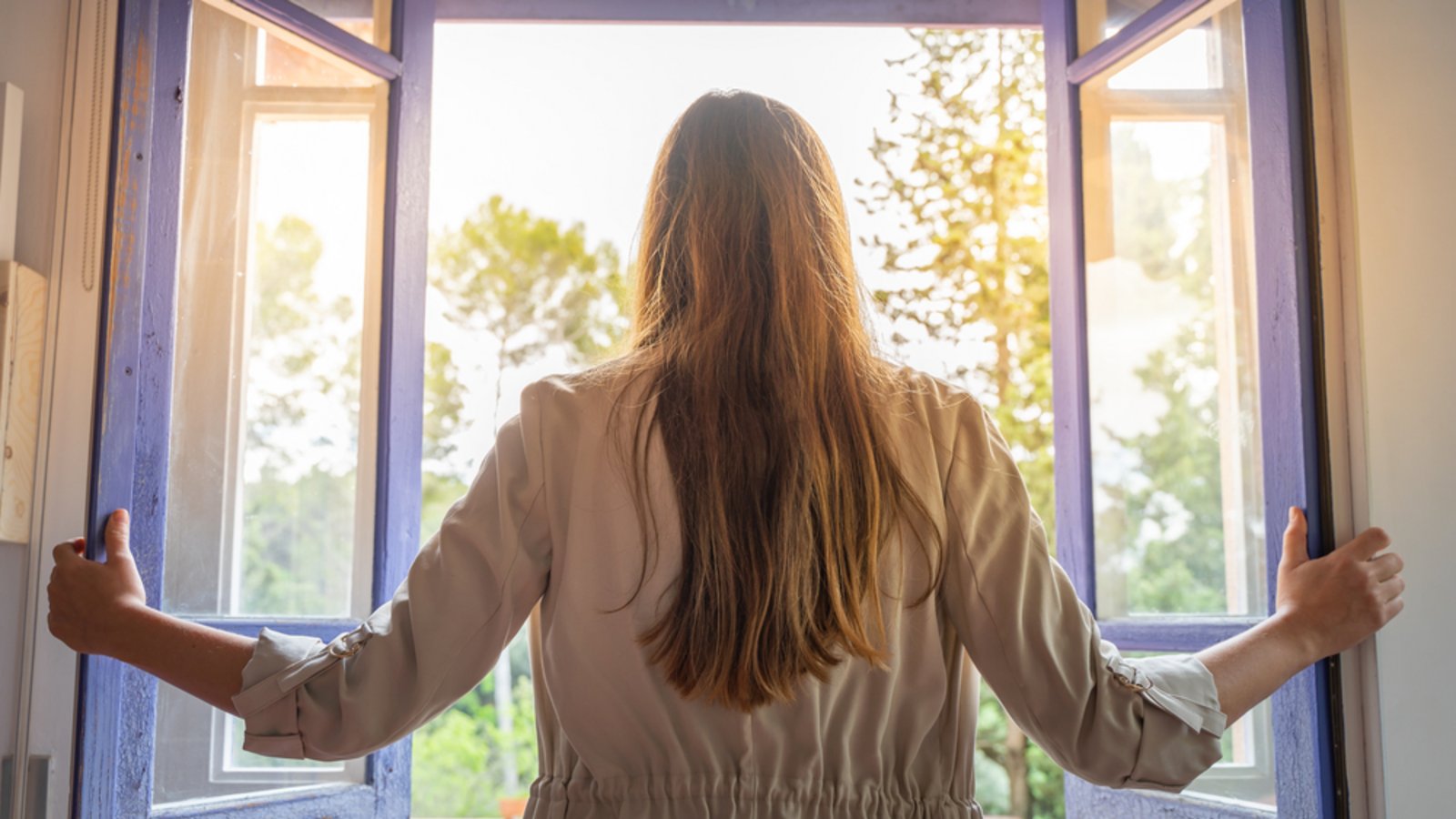 Im Sommer lüftet man am besten morgens oder abends.Foto: Deliris / shutterstock.com Im Sommer lüftet man am besten morgens oder abends.Foto: Deliris / shutterstock.com