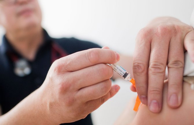 Normalerweise werden Kinde in ihrem ersten Lebensjahr gegen Polio-Viren geimpft, eine Auffrischung erfolgt im Teenageralter.<span class='image-autor'>Foto: dpa/Julian Stratenschulte</span>