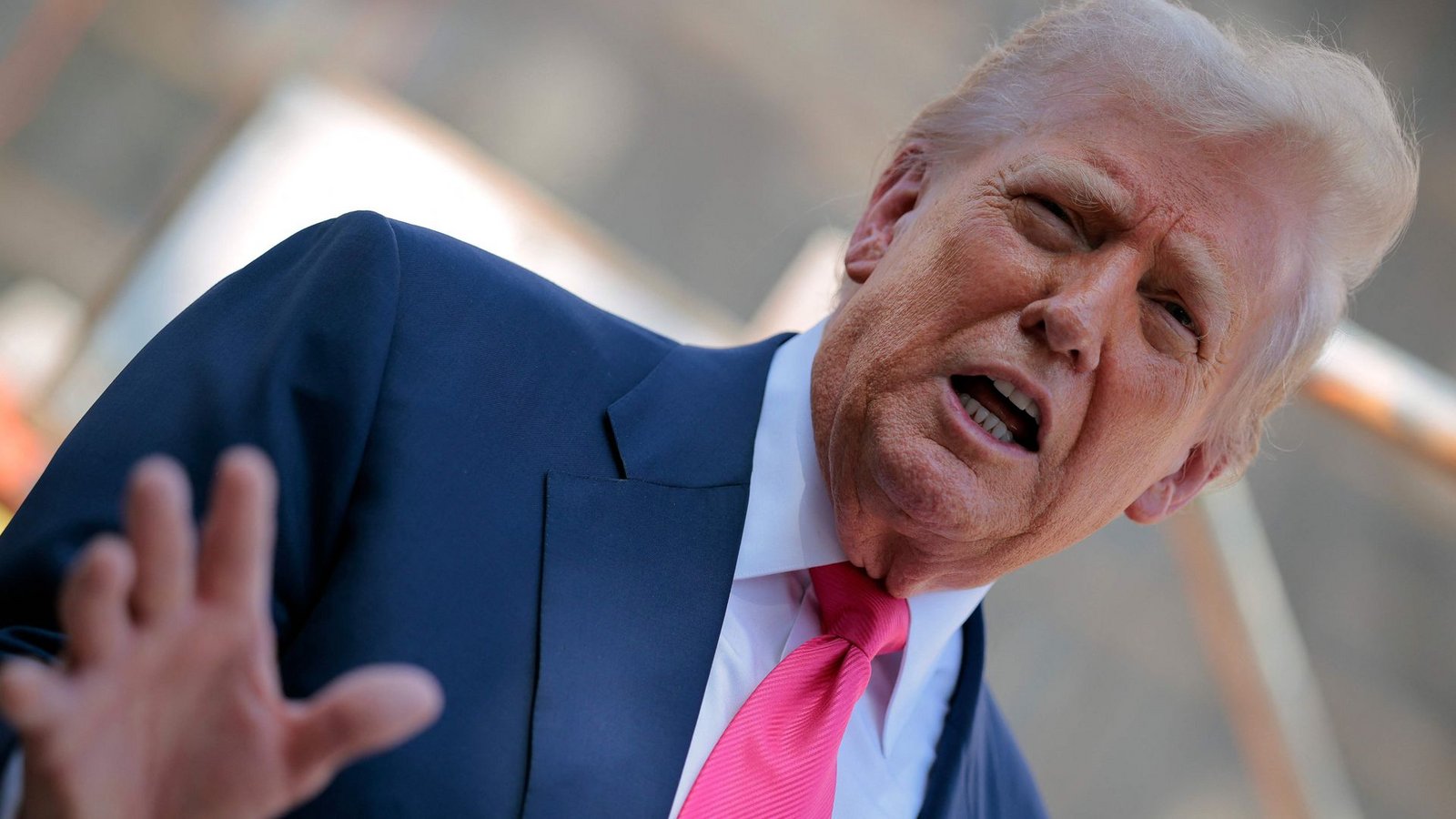Trump habe ein Dekret unterschrieben, das den Zollsatz für viele indische Produkte auf 50 Prozent verdoppele.Foto: Getty Images via AFP/CHIP SOMODEVILLA Trump habe ein Dekret unterschrieben, das den Zollsatz für viele indische Produkte auf 50 Prozent verdoppele.Foto: Getty Images via AFP/CHIP SOMODEVILLA