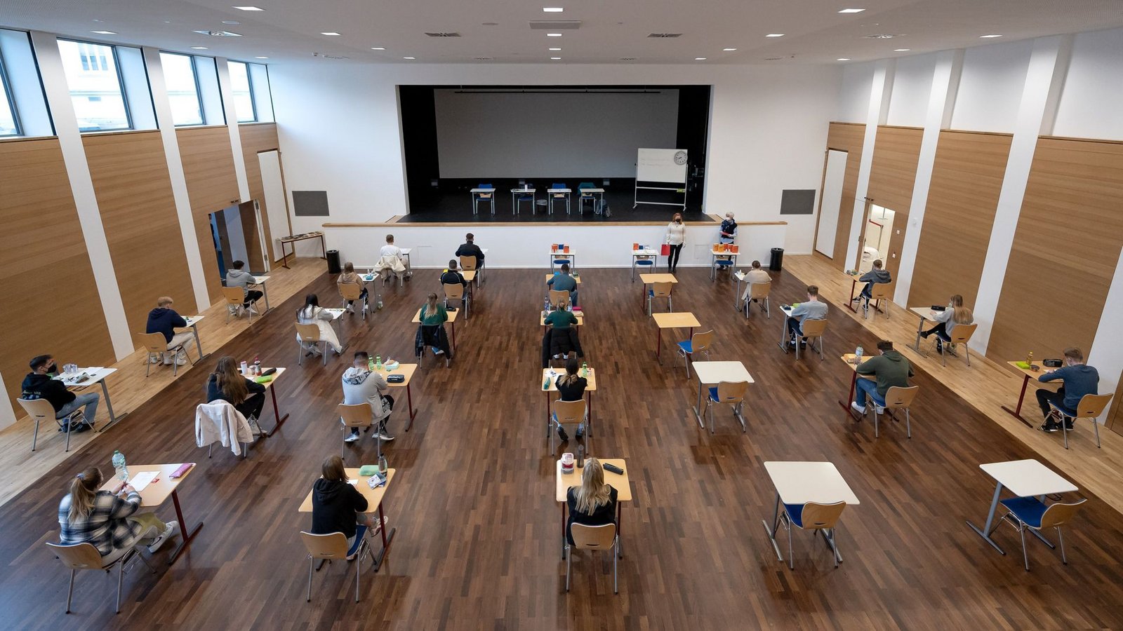 Für die Fünft- und Sechstklässler, die nächste Woche ins neue G9 starten, ist die Abitur-Prüfung noch ziemlich  weit weg.Foto: dpa