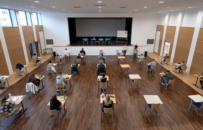 Für die Fünft- und Sechstklässler, die nächste Woche ins neue G9 starten, ist die Abitur-Prüfung noch ziemlich  weit weg.<span class='image-autor'>Foto: dpa</span>