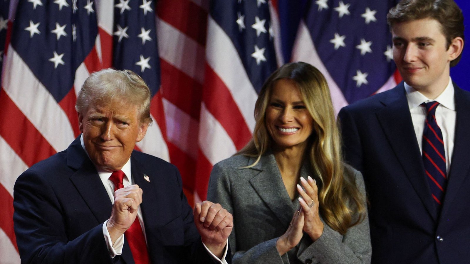 Trump feiert auf der Bühne mit Gattin Melania und Sohn Barron.Foto: AFP/John Moore Trump feiert auf der Bühne mit Gattin Melania und Sohn Barron.Foto: AFP/John Moore