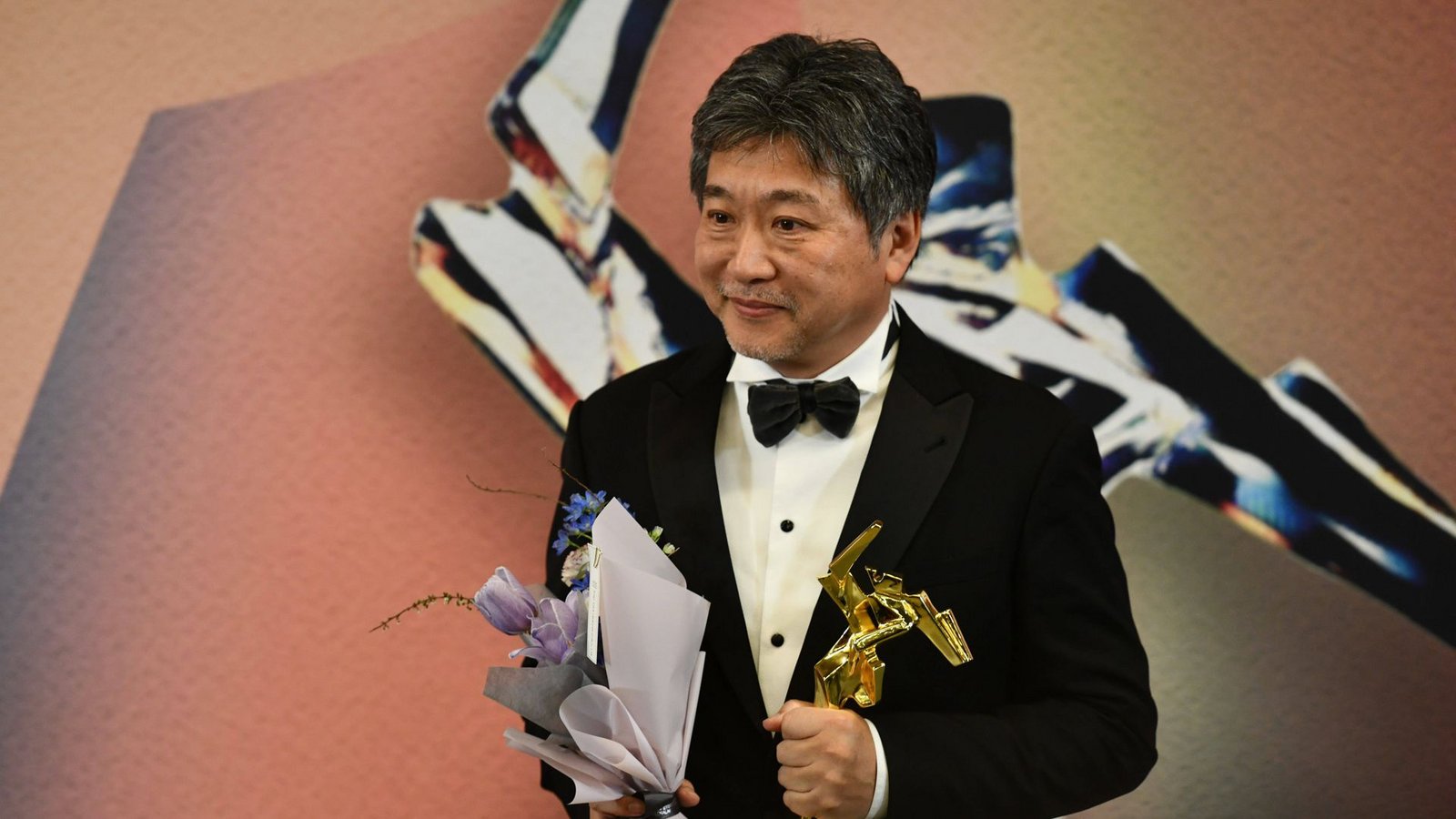 Der Regisseur Hirokazu Kore-eda bei den 16. Asian Film Awards in Hong Kong am 12. März 2023.Foto: IMAGO/VCG/IMAGO