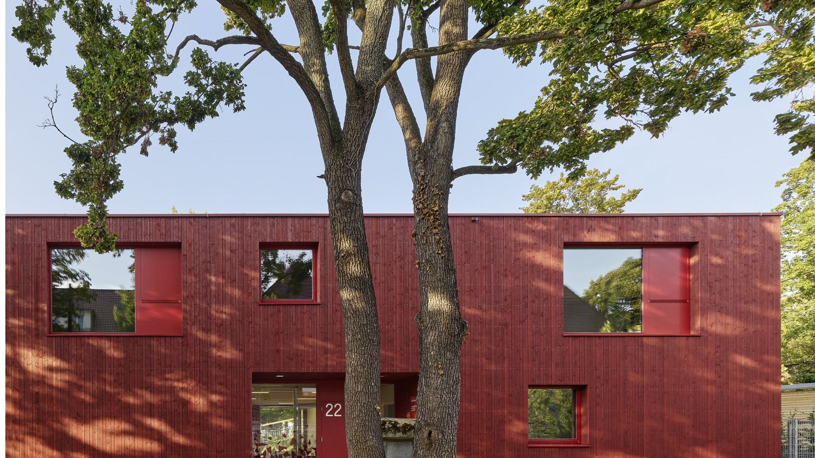 Holz zählt auch für das Stuttgarter Büro Birk Heilmeyer und Frenzel Architekten zu den bevorzugten Baustoffen, so etwa auch bei der „Kita im Park“ im Stuttgarter Osten, die mit dem Hugo-Häring-Landespreis 2021 ausgezeichnet wurde.Foto: Zooey Braun/Birk Heilmeyer/ und Frenzel Holz zählt auch für das Stuttgarter Büro Birk Heilmeyer und Frenzel Architekten zu den bevorzugten Baustoffen, so etwa auch bei der „Kita im Park“ im Stuttgarter Osten, die mit dem Hugo-Häring-Landespreis 2021 ausgezeichnet wurde.Foto: Zooey Braun/Birk Heilmeyer/ und Frenzel