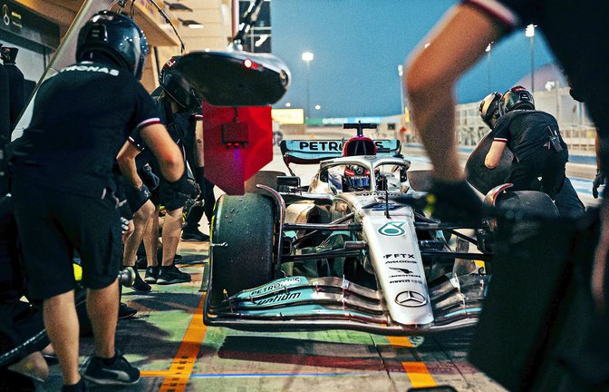 Bei den Testfahrten vor der Saison in Bahrain wurde nicht nur der Silberpfeil auf Herz und Nieren getestet, sondern auch die Kraft- und Schmierstoffe.<span class='image-autor'>Foto: Mercedes-Benz AG/Sebastian Kawka</span>