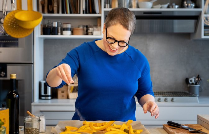 Jede Woche Pflanzen zu zählen, kann genussfreudig sein. Das weiß Katharina Seiser. Sie hat auch festgestellt, welche körperlichen Auswirkungen diese Ernährung haben kann.<span class='image-autor'>Foto: Brandstätter Verlag/Gianmaria Gava</span>