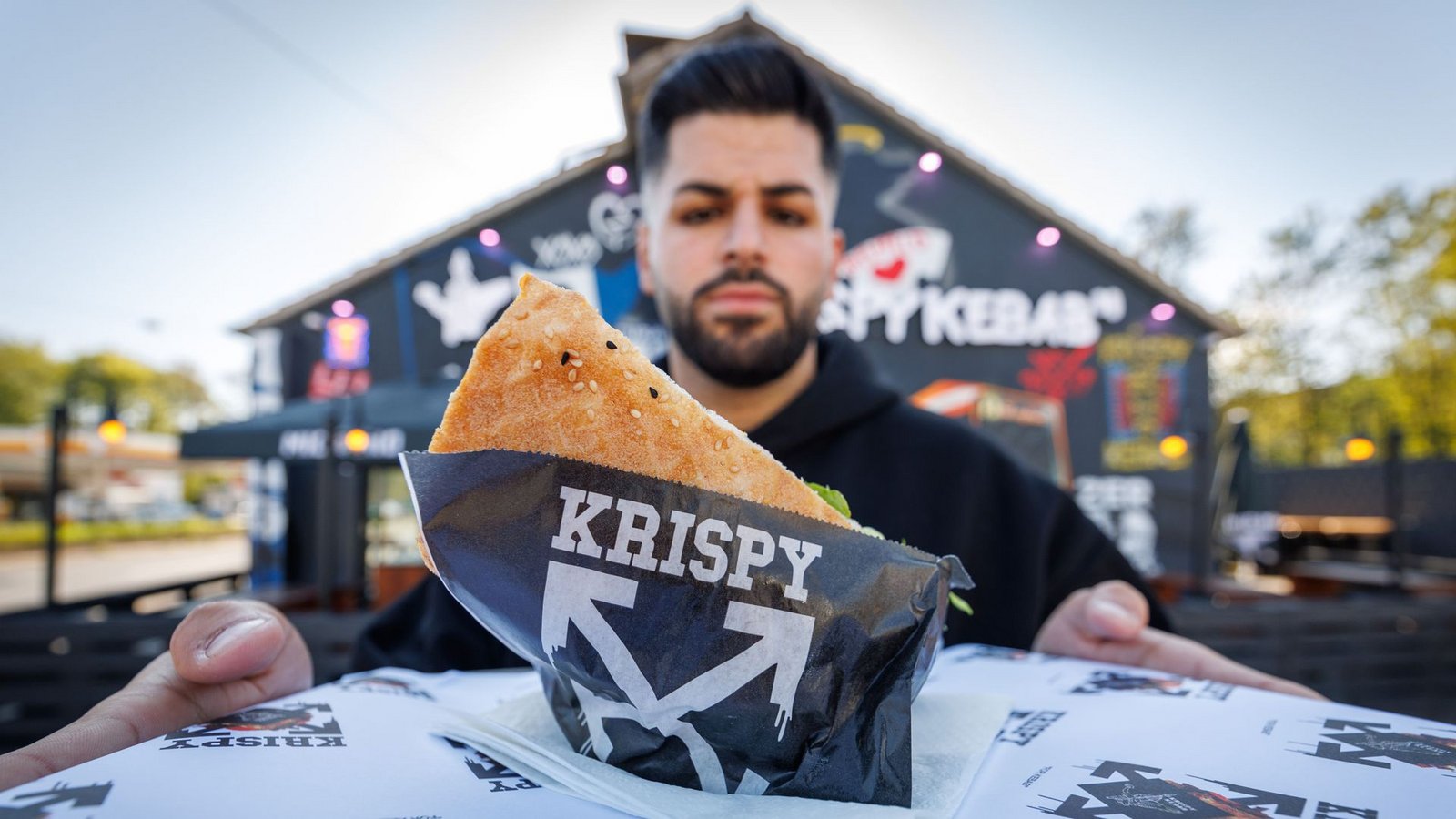 Der Bielefelder Dönerketten-Betreiber Sergen Kolcu hat sich die Marke „Krispy Kebab“ vor Jahren rechtlich schützen lassen.Foto: Friso Gentsch/dpa/Friso Gentsch Der Bielefelder Dönerketten-Betreiber Sergen Kolcu hat sich die Marke „Krispy Kebab“ vor Jahren rechtlich schützen lassen.Foto: Friso Gentsch/dpa/Friso Gentsch