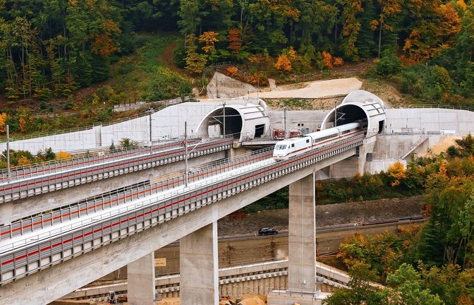 Die Filstalbrücke ist eines der auffälligsten Bauwerke der Strecke.<span class='image-autor'>Foto: Niedermüller</span>