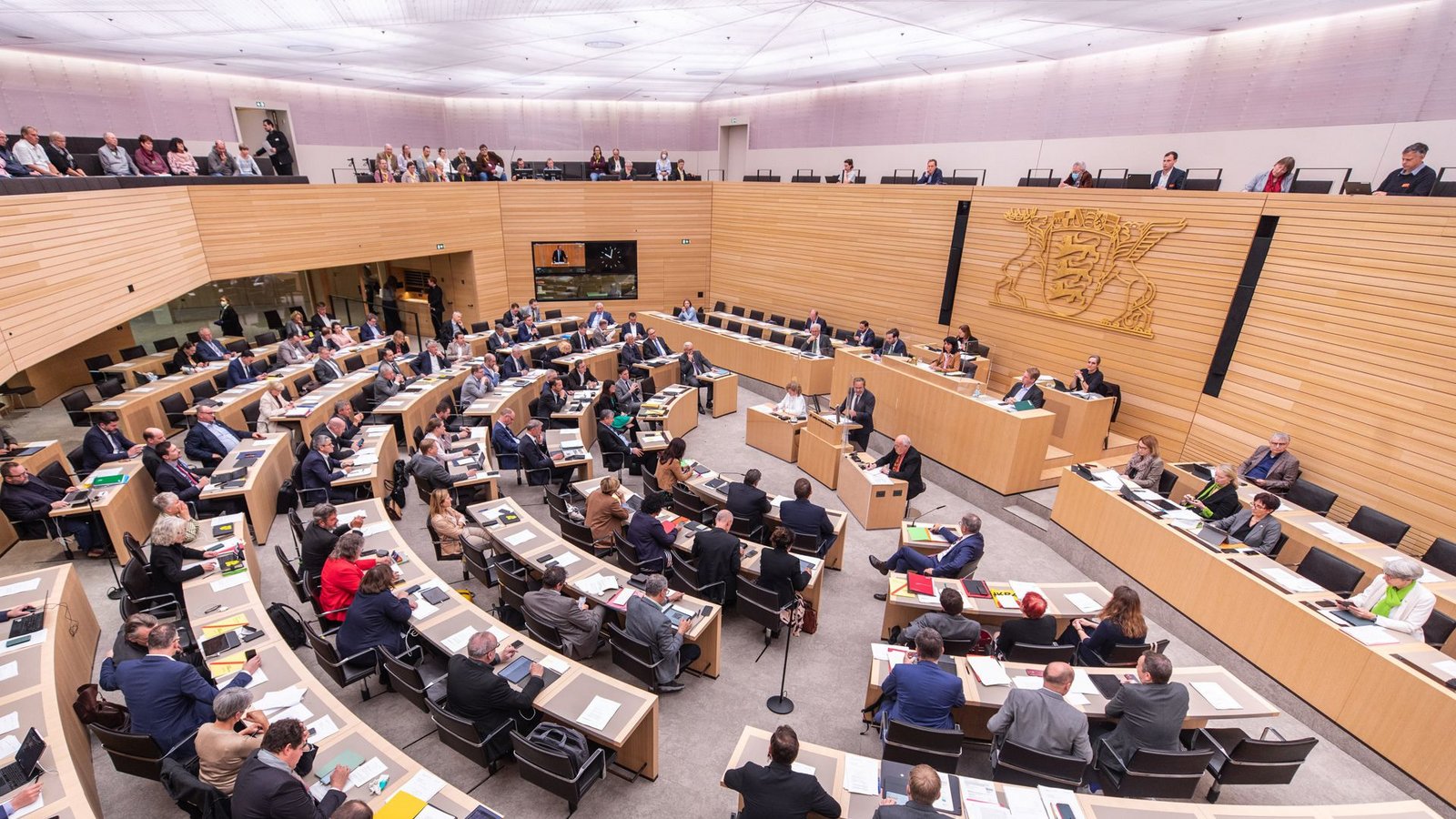 Sonntags ist der Plenarsaal des Landtags leer – das heißt aber nicht, dass die Abgeordneten auch Pause haben.Foto: dpa/Christoph Schmidt Sonntags ist der Plenarsaal des Landtags leer – das heißt aber nicht, dass die Abgeordneten auch Pause haben.Foto: dpa/Christoph Schmidt