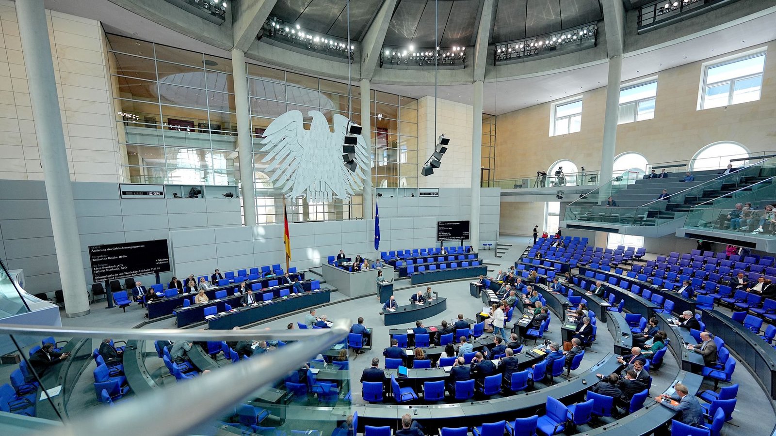 Die Fraktionen von Union und SPD wollen im Bundestag mit einer einmaligen Nullrunde bei den Bezügen der Abgeordneten ein Sparsignal in finanziell schwierigen Zeiten senden. (Archivbild)Foto: Michael Kappeler/dpa Die Fraktionen von Union und SPD wollen im Bundestag mit einer einmaligen Nullrunde bei den Bezügen der Abgeordneten ein Sparsignal in finanziell schwierigen Zeiten senden. (Archivbild)Foto: Michael Kappeler/dpa