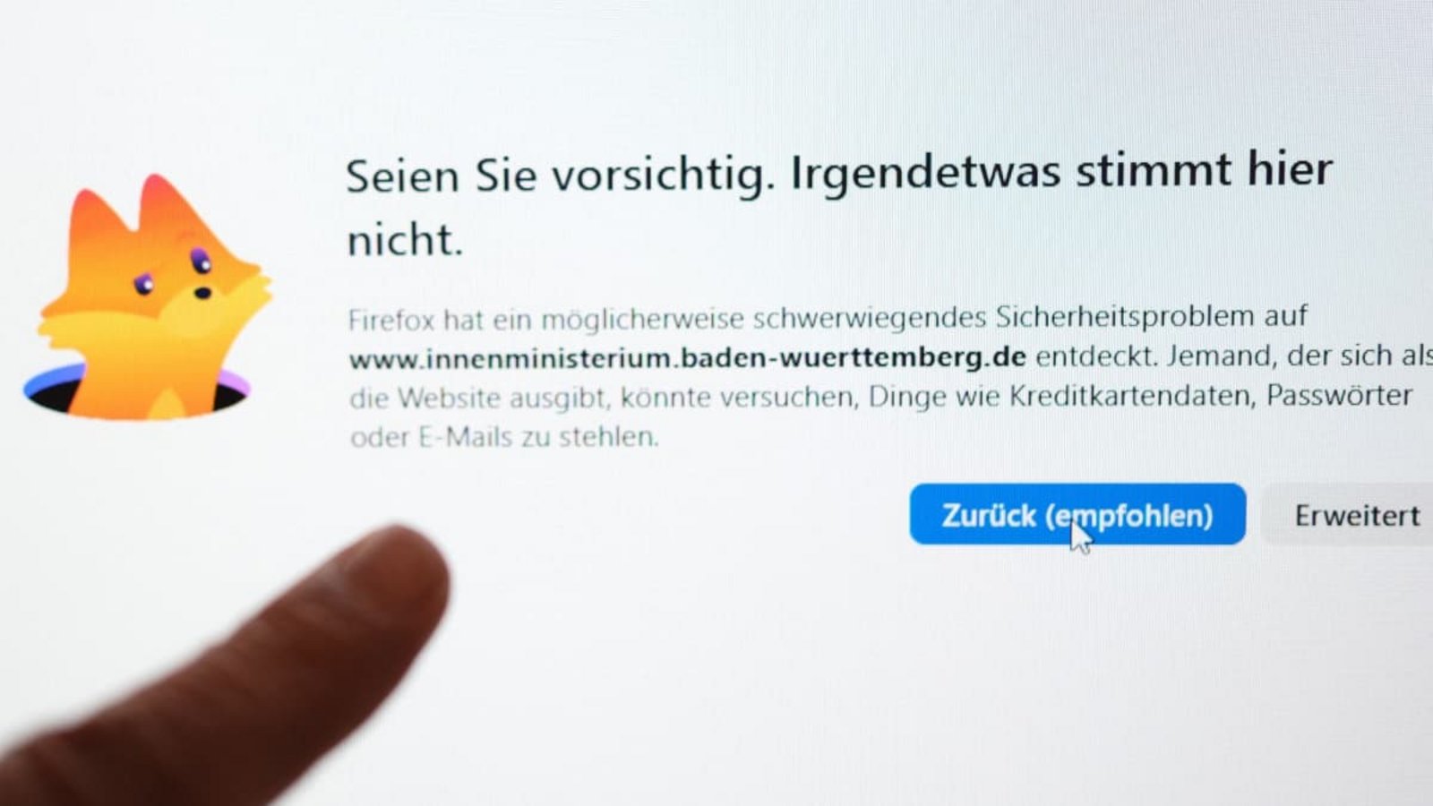 Beim Aufrufen der Internetseite des Innenministeriums von Baden-Württemberg erfolgte in einem Browser ein Warnhinweis, der auf ein mögliches Sicherheitsproblem hinwies.Bernd Weißbrod/dpa