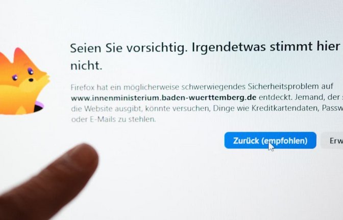 Beim Aufrufen der Internetseite des Innenministeriums von Baden-Württemberg erfolgte in einem Browser ein Warnhinweis, der auf ein mögliches Sicherheitsproblem hinwies.<span class='image-autor'>Bernd Weißbrod/dpa</span>