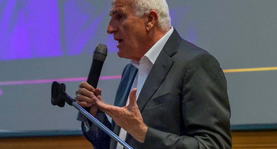 Sachsenheim Prof. Christoph Schickhardt: "Elf Freunde müsst ihr sein". Vortrag anlässlich der Fuball WM 2026, Kulturhaus Sachsenheim, Foto: Kalb 