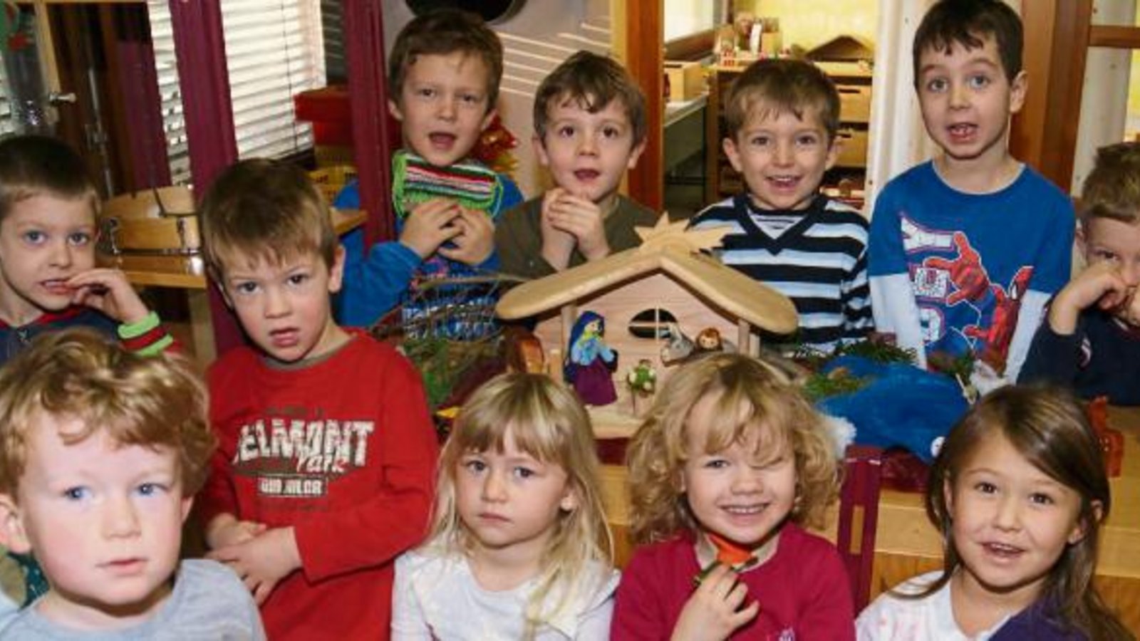 Im Auricher Kindergarten Schneggaheisle freuen sich die Kinder auf Heiligabend. Foto: sr