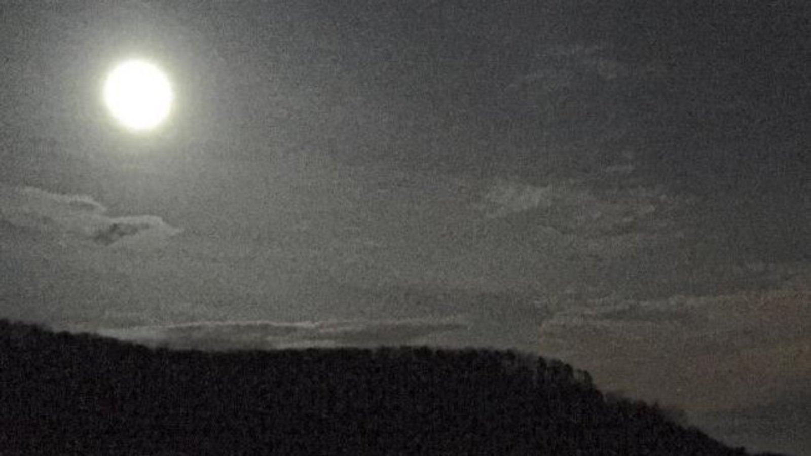 So sieht der Ensinger Hubbühl bei Vollmond aus. Foto: Hilgers