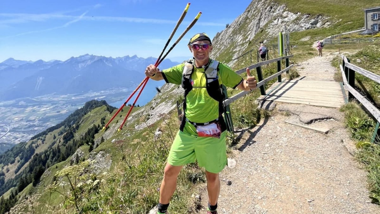 Karlheinz Dravec auf dem Weg durch die Schweizer Alpen. Beim Crossing Switzerland legte der Reichenbacher 400 Kilometer sowie jeweils 25.000 Höhenmeter bergauf und bergab zurück.oh Karlheinz Dravec auf dem Weg durch die Schweizer Alpen. Beim Crossing Switzerland legte der Reichenbacher 400 Kilometer sowie jeweils 25.000 Höhenmeter bergauf und bergab zurück.oh