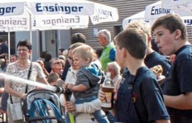 Auch die Kleinen dürfen mal ran.  Foto: sf