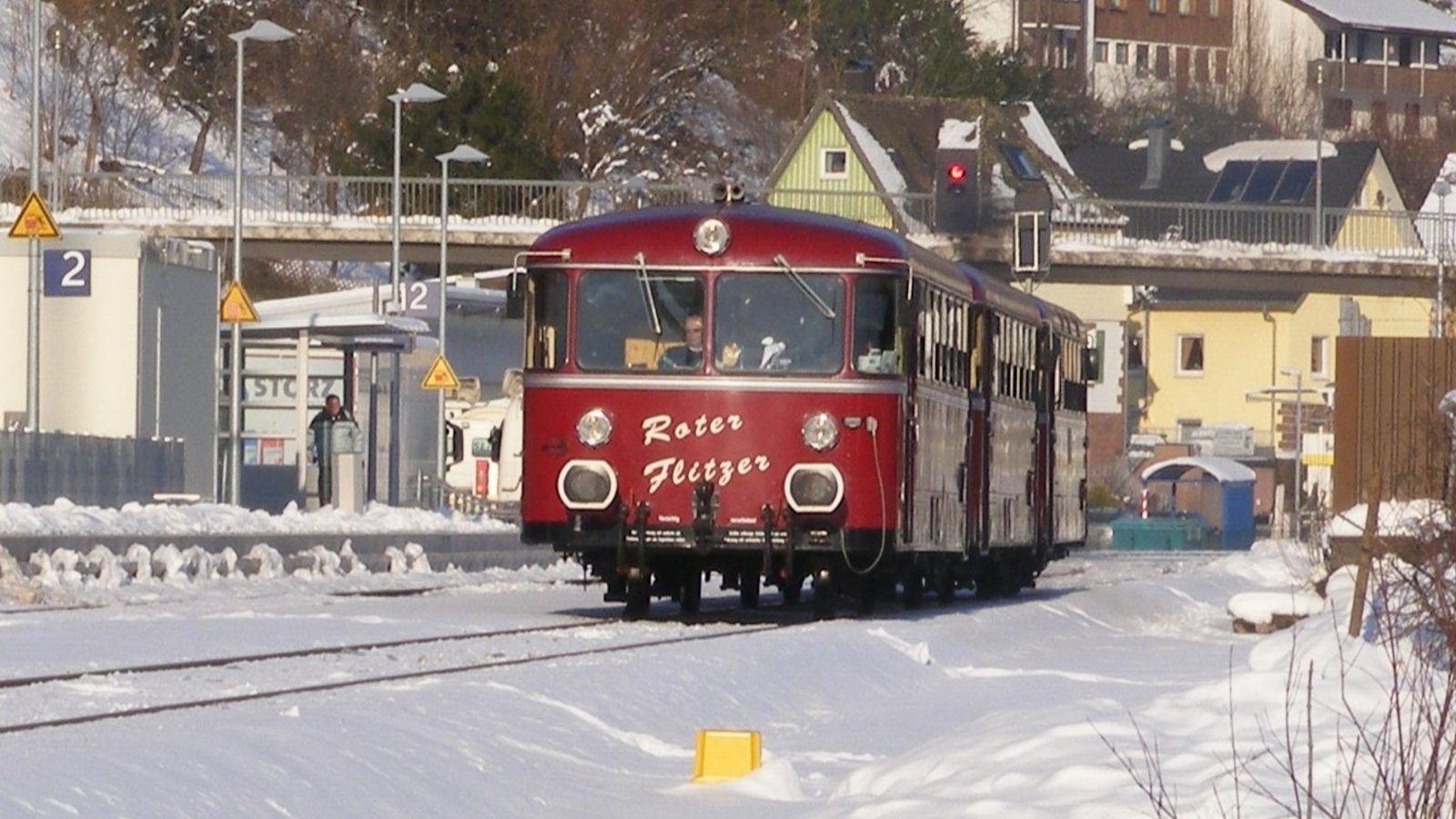 Der Rote Flitzer ist auch im Winter unterwegs.  Foto: Förderverein Schienenbus