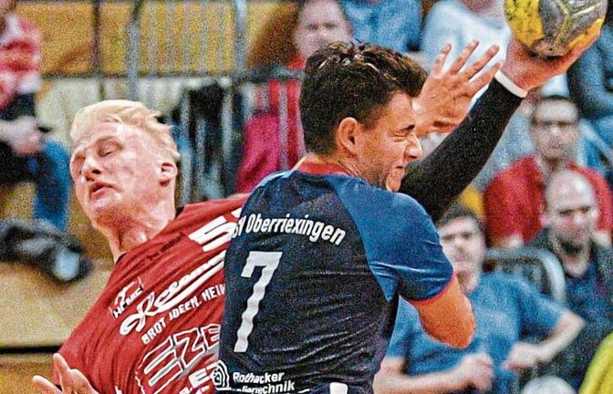 Marco Wuerl vom HC Metter-Enz (links) und Sebastian Grau vom TSV Oberriexingen – auf das Altkreisderby freuen sich nicht nur die Spieler der beiden Mannschaften. Foto: Leitner