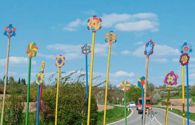 Hier geht’s zur Gartenschau Enzgärten! Rund um Mühlacker – hier bei Lomersheim – wird so zum Besuch eingeladen. Am 9. Mai geht’s los.  Foto: Arning