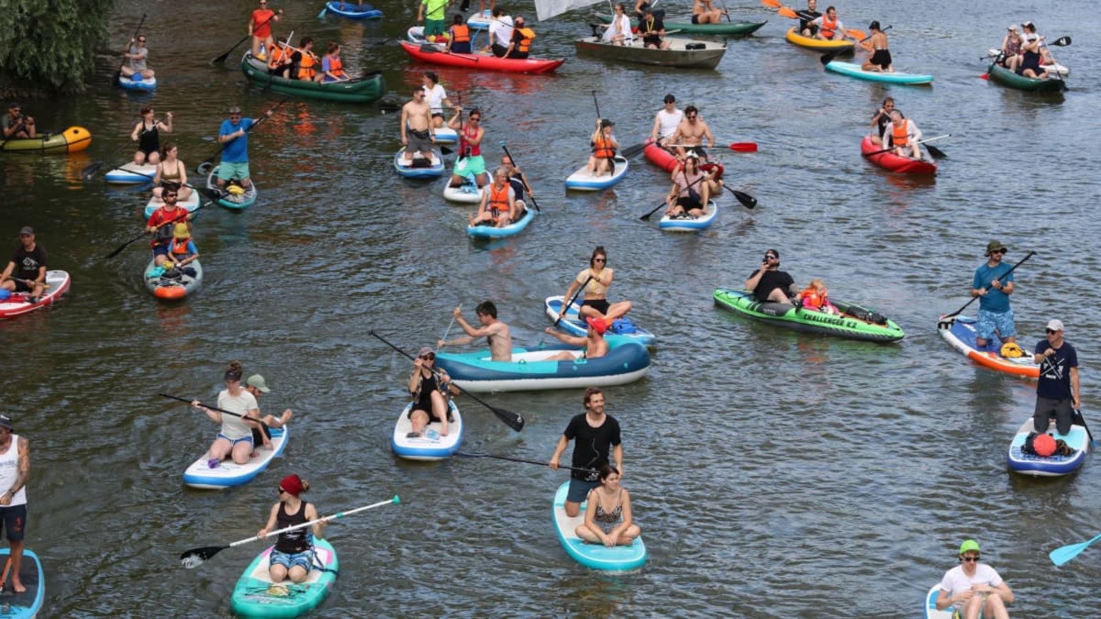 Es geht bunt zu bei der Critical Nass in Stuttgart auf dem Neckar.Elmer Gutierrez/privat Es geht bunt zu bei der Critical Nass in Stuttgart auf dem Neckar.Elmer Gutierrez/privat