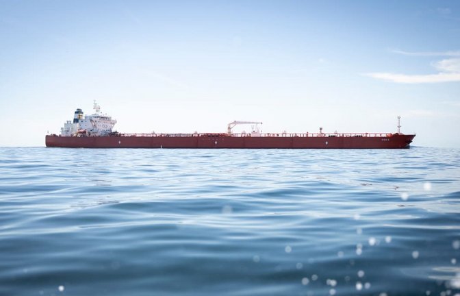 Der Tanker Kira K soll zur russischen Schattenflotte zählen und kreuzte auch vor der deutschen Küste.<span class='image-autor'>Philip Dulian/dpa</span>