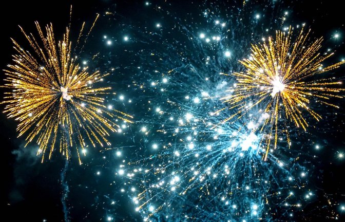 Das Risiko eines Brandes durch Feuerwerk ist vielerorts zu hoch. (Symbolbild)<span class='image-autor'>Sina Schuldt/dpa</span>