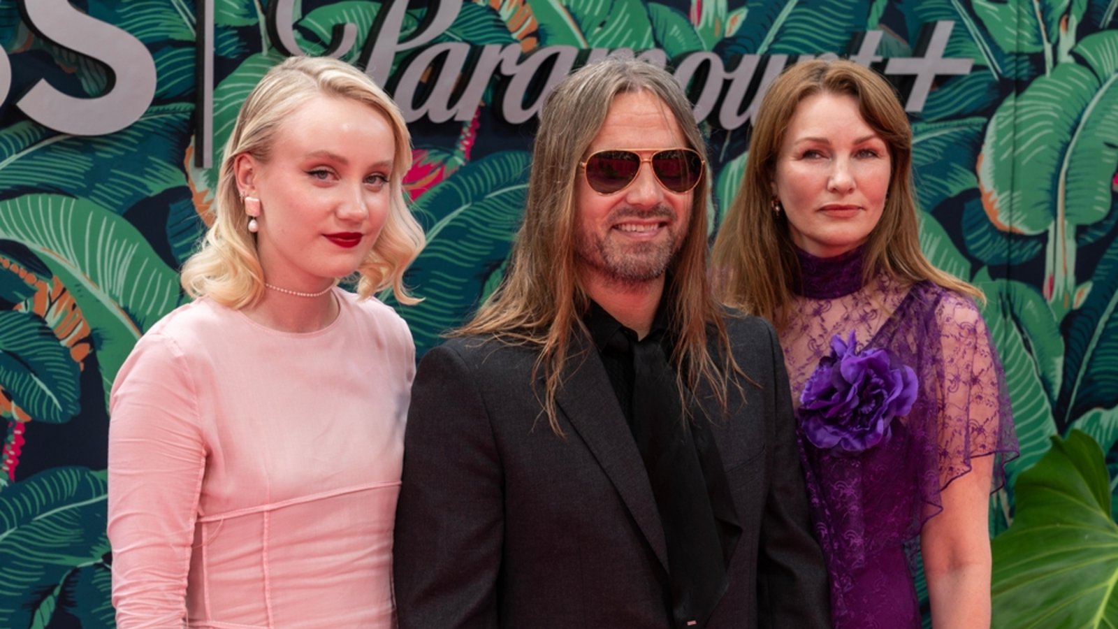 Max Martin (Mitte) bei den Tony Awards 2023, gemeinsam mit seiner Tochter Doris Sandberg (l.) und Ehefrau Jenny Pettersson.Foto: lev radin/ Shutterstock